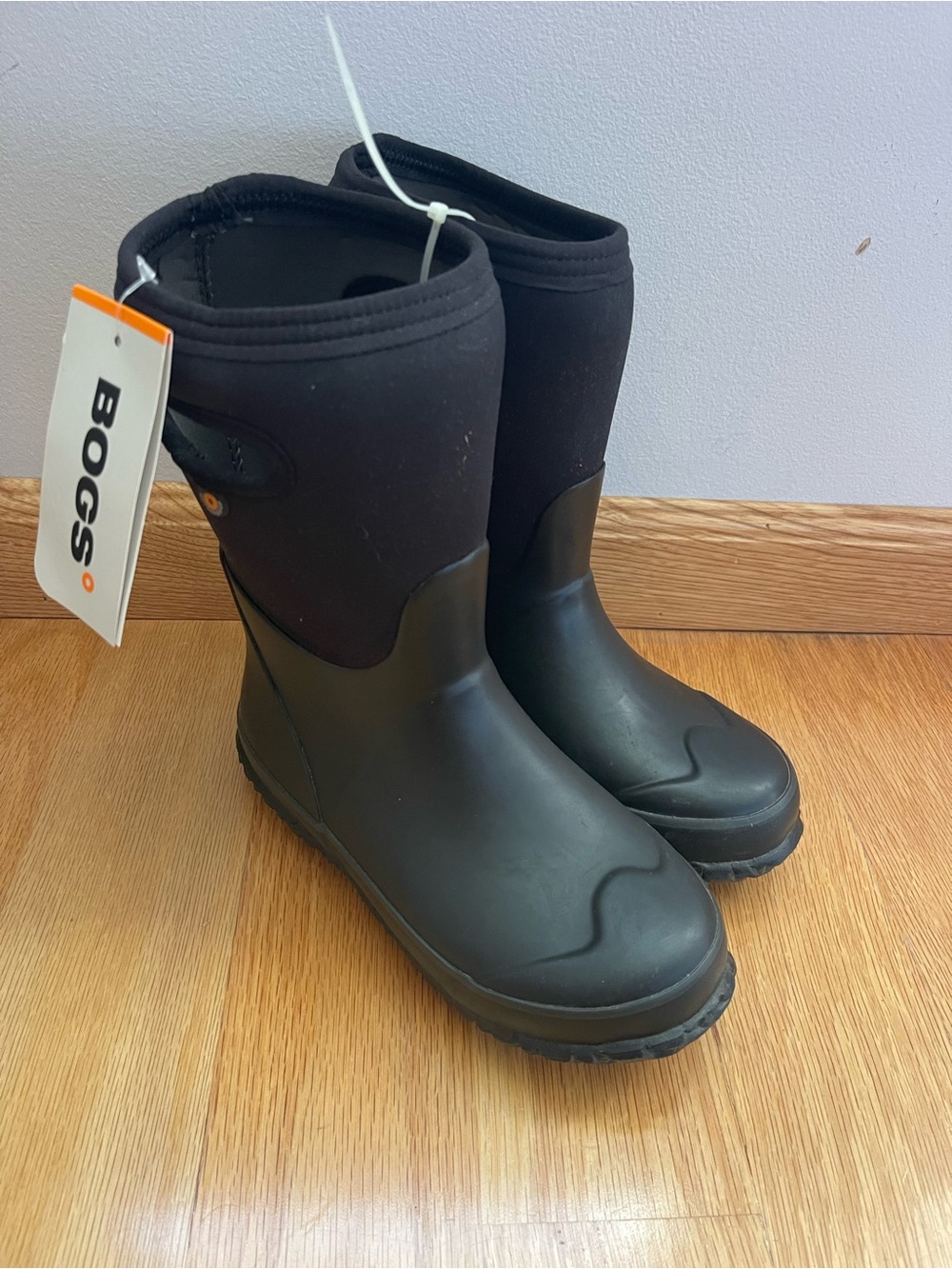 NEW Bogs winter boots boy’s size youth 3